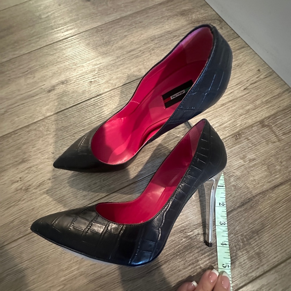 Black Pointed Leather Heels with Pink Insole - Women - Picture 2 of 7